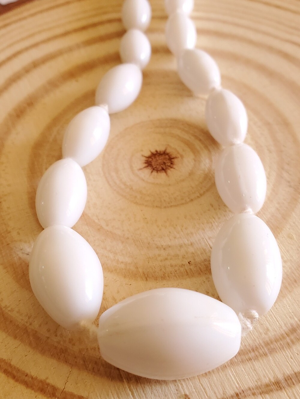 Vtg. Milk Glass Necklace - Picture 3 of 6